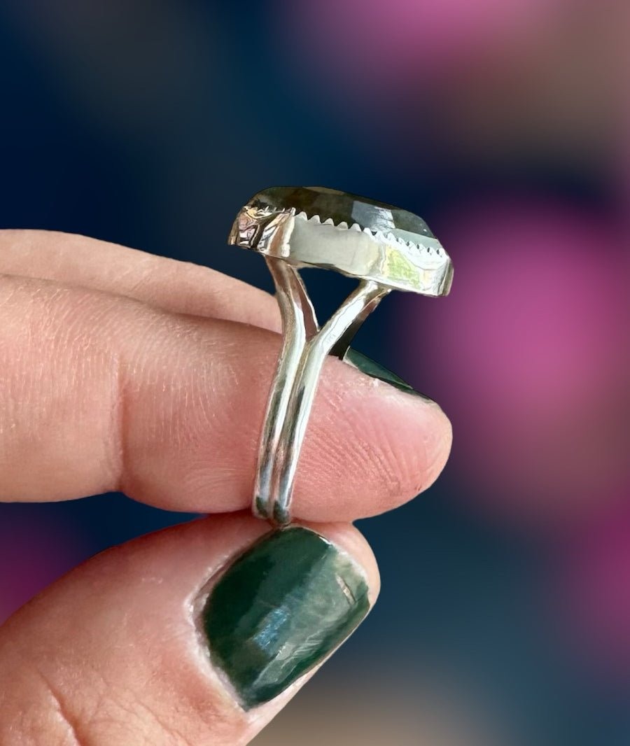 Another view of Labradorite Ring - Design 01